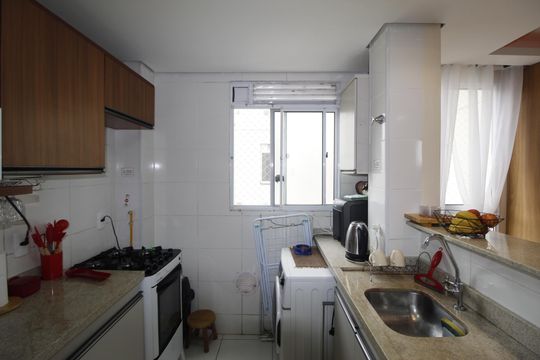 Cozinha e Área de Serviço de apartamento à venda com 2 quartos, 48m² em Morro Santana, Porto Alegre