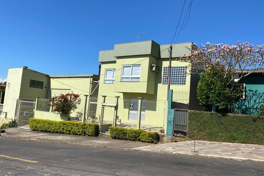 Fachada de casa à venda com 3 quartos, 350m² em Santa Teresa, São Leopoldo