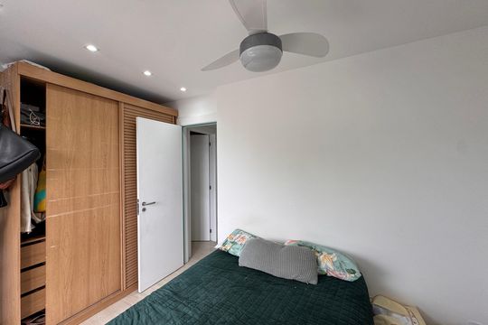 Suíte de apartamento à venda com 2 quartos, 74m² em Recreio dos Bandeirantes, Rio de Janeiro
