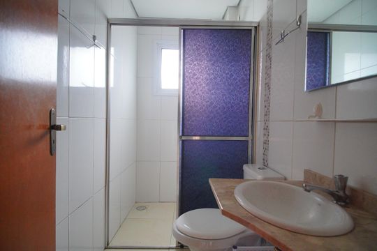 Banheiro de apartamento à venda com 2 quartos, 57m² em Morro do Espelho, São Leopoldo