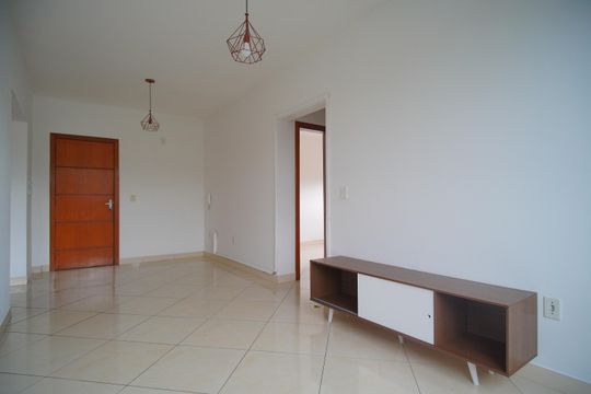 Sala de apartamento à venda com 2 quartos, 57m² em Morro do Espelho, São Leopoldo