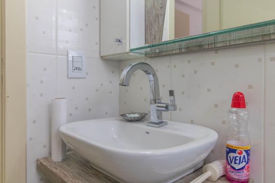 Banheiro de apartamento à venda com 2 quartos, 66m² em São José, Porto Alegre