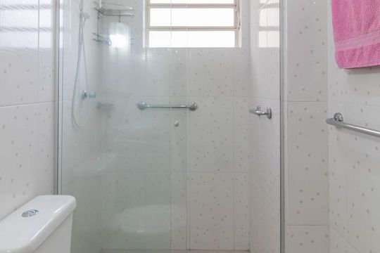 Banheiro de apartamento à venda com 2 quartos, 66m² em São José, Porto Alegre