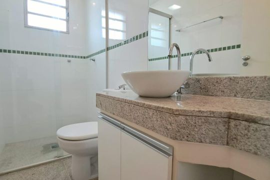 Banheiro social de apartamento à venda com 4 quartos, 210m² em Buritis, Belo Horizonte