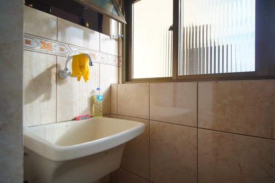 Cozinha e Área de Serviço de apartamento à venda com 2 quartos, 65m² em Jardim Floresta, Porto Alegre