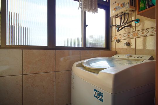 Cozinha e Área de Serviço de apartamento à venda com 2 quartos, 65m² em Jardim Floresta, Porto Alegre