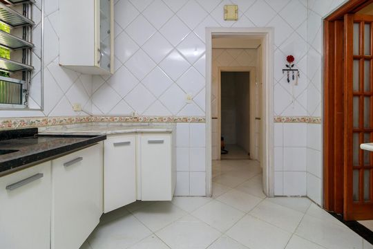 Cozinha de casa à venda com 4 quartos, 191m² em Jardim São Luís, São Paulo