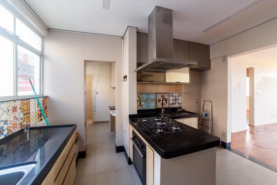 Cozinha de apartamento para alugar com 2 quartos, 110m² em São Pedro, Belo Horizonte