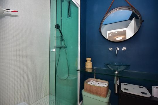 Banheiro de apartamento à venda com 1 quarto, 70m² em Panamby, São Paulo