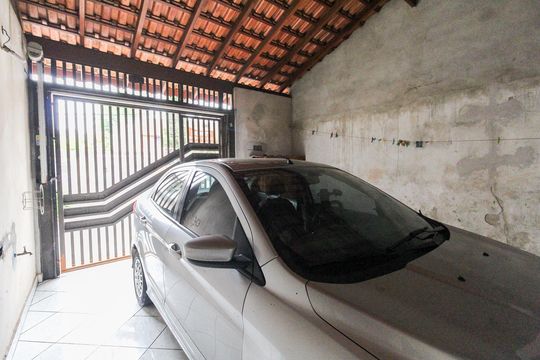 Garagem de casa à venda com 2 quartos, 88m² em Vila Carmosina, São Paulo