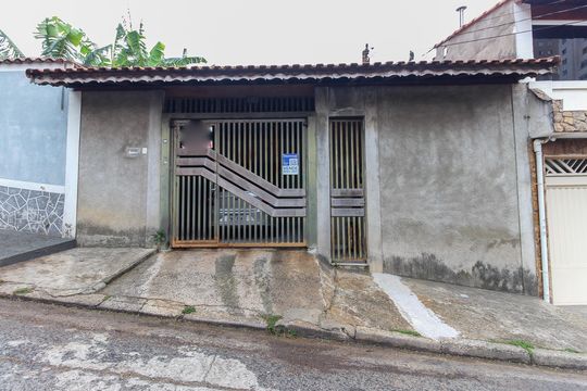 Fachada de casa à venda com 2 quartos, 88m² em Vila Carmosina, São Paulo