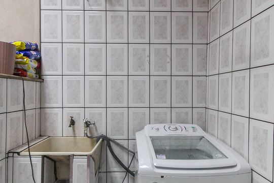 Área de Serviço de casa à venda com 2 quartos, 88m² em Vila Carmosina, São Paulo
