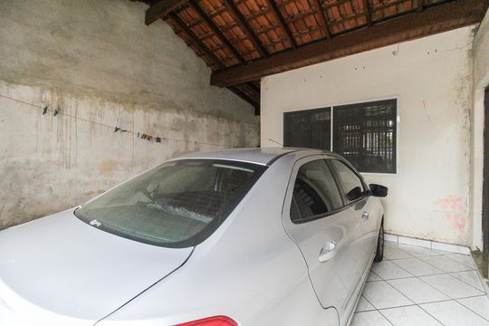 Garagem de casa à venda com 2 quartos, 88m² em Vila Carmosina, São Paulo