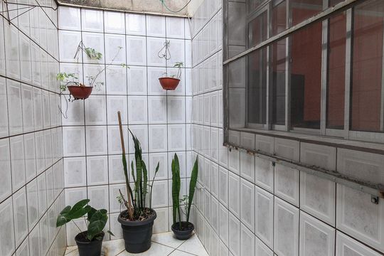 Área externa de casa à venda com 2 quartos, 88m² em Vila Carmosina, São Paulo