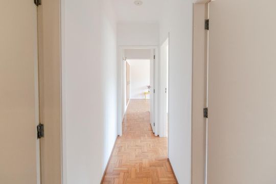 Corredor de apartamento à venda com 3 quartos, 150m² em Pinheiros, São Paulo