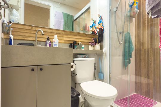 Banheiro de apartamento à venda com 2 quartos, 55m² em Jardim Santa Emilia, São Paulo