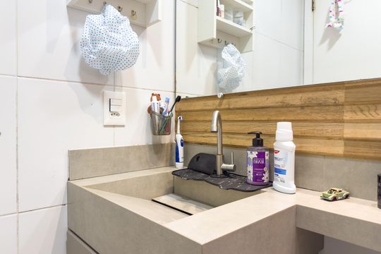 Banheiro de apartamento à venda com 2 quartos, 55m² em Jardim Santa Emilia, São Paulo
