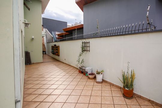 Área Externa de casa para alugar com 4 quartos, 400m² em City América, São Paulo