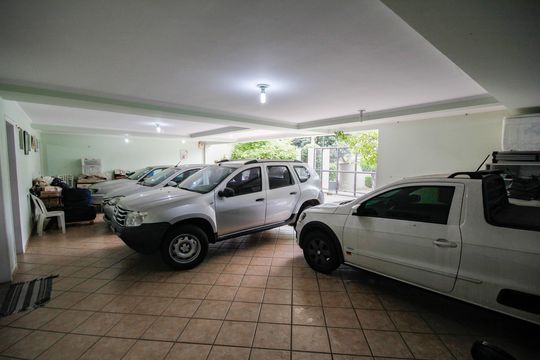 Garagem de casa para alugar com 4 quartos, 400m² em City América, São Paulo