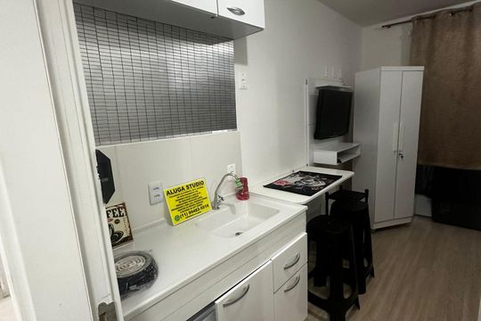 Cozinha de kitnet/studio para alugar com 1 quarto, 15m² em Vila Santa Clara, São Paulo
