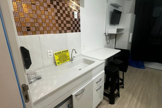 Cozinha de kitnet/studio para alugar com 1 quarto, 15m² em Vila Santa Clara, São Paulo