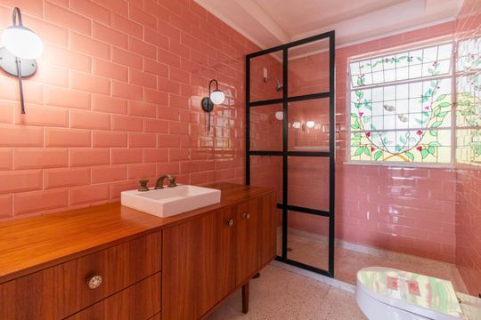 Banheiro Social de apartamento à venda com 2 quartos, 111m² em Centro Histórico, Porto Alegre