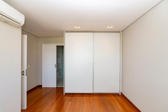 Suíte 3 de apartamento à venda com 3 quartos, 225m² em Santa Lúcia, Belo Horizonte