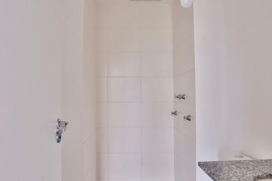 Banheiro de kitnet/studio à venda com 1 quarto, 24m² em Belenzinho, São Paulo