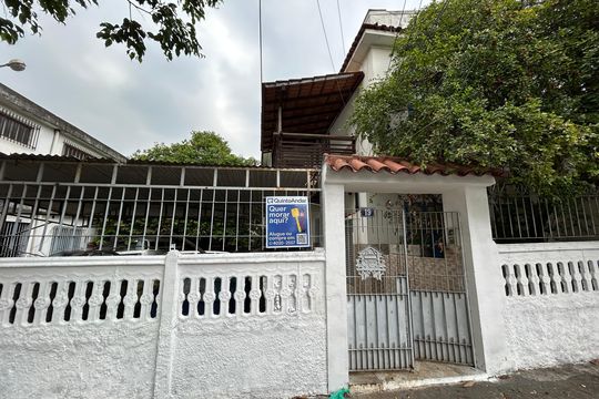 Fachada e plaquinha de apartamento à venda com 2 quartos, 70m² em Piedade, Rio de Janeiro