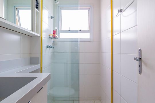 Banheiro Social de apartamento à venda com 2 quartos, 55m² em Vila Andrade, São Paulo