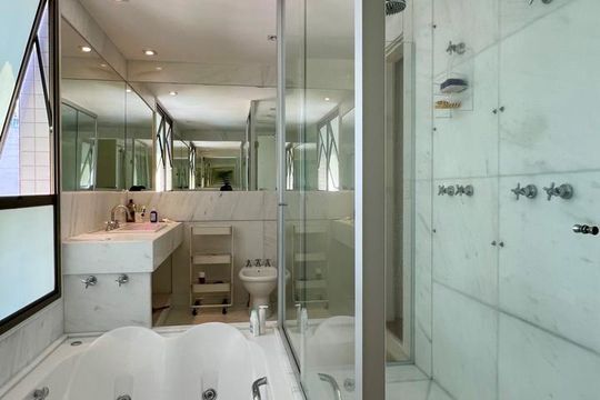 Banheiro da Suíte de apartamento à venda com 4 quartos, 288m² em Belvedere, Belo Horizonte