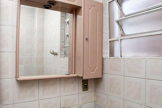 Banheiro 1 de apartamento à venda com 3 quartos, 84m² em Floresta, Porto Alegre