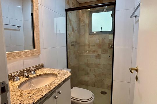 Banheiro Social de apartamento à venda com 4 quartos, 178m² em Parque Imperial, São Paulo