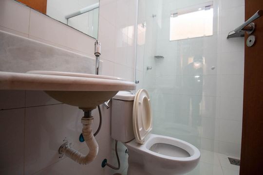 Banheiro de Serviço de casa de condomínio para alugar com 5 quartos, 780m² em Samambaia Sul (Samambaia), Brasília