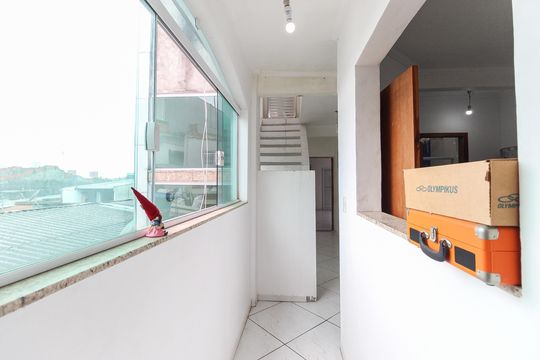 Corredor de casa para alugar com 3 quartos, 105m² em Parque Savoy City, São Paulo