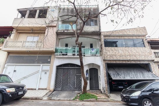 Fachada de casa para alugar com 3 quartos, 105m² em Parque Savoy City, São Paulo
