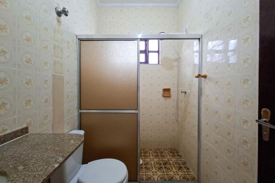 Banheiro de casa para alugar com 3 quartos, 140m² em Vila Caiçara, Praia Grande