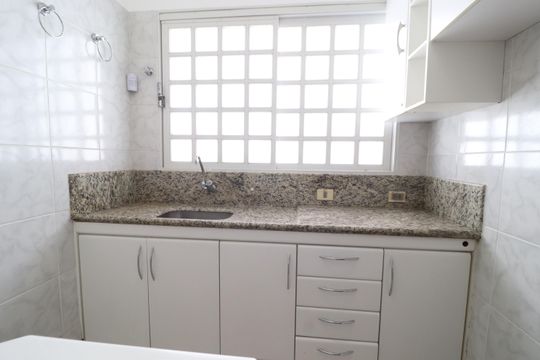 Cozinha de casa para alugar com 3 quartos, 107m² em Centro, Uberlândia