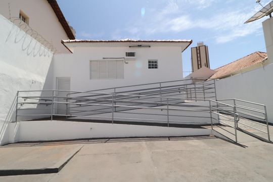 Quintal de casa para alugar com 3 quartos, 107m² em Centro, Uberlândia