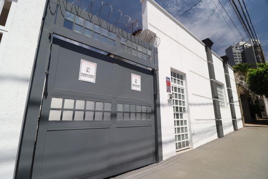 Fachada de casa para alugar com 3 quartos, 107m² em Centro, Uberlândia