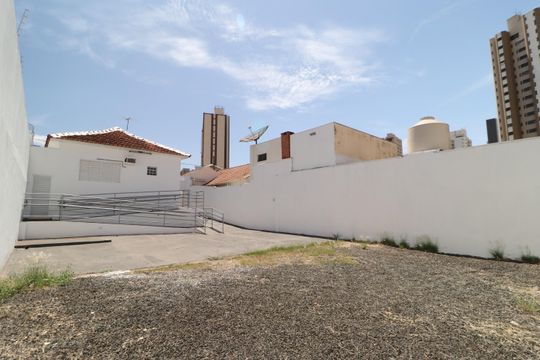 Quintal de casa para alugar com 3 quartos, 107m² em Centro, Uberlândia