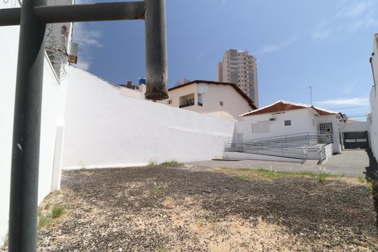 Quintal de casa para alugar com 3 quartos, 107m² em Centro, Uberlândia