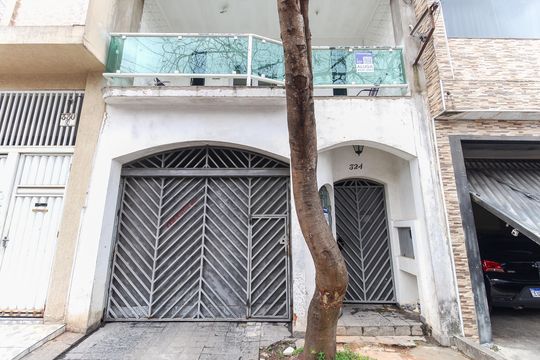 Fachada de casa para alugar com 3 quartos, 104m² em Parque Savoi City, São Paulo