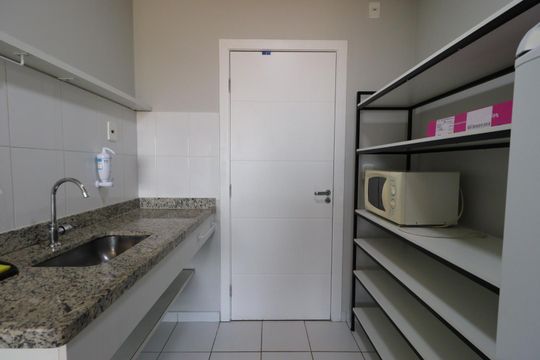 Cozinha de kitnet/studio para alugar com 1 quarto, 22m² em Iguatemi, Ribeirão Preto