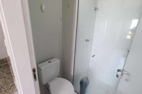 Banheiro de kitnet/studio para alugar com 1 quarto, 22m² em Iguatemi, Ribeirão Preto