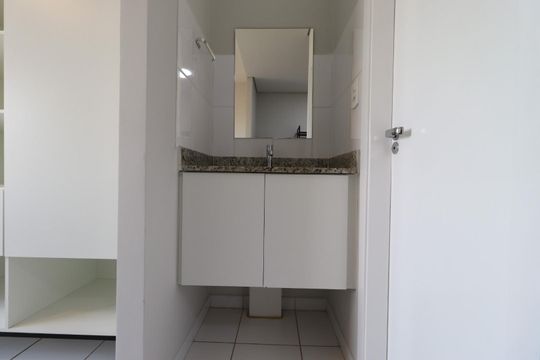 Banheiro de kitnet/studio para alugar com 1 quarto, 22m² em Iguatemi, Ribeirão Preto