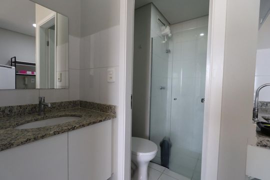 Banheiro de kitnet/studio para alugar com 1 quarto, 22m² em Iguatemi, Ribeirão Preto