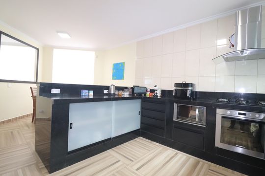 Cozinha de casa à venda com 3 quartos, 244m² em Vila Clarice, Santo André