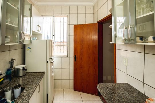 Cozinha de apartamento à venda com 2 quartos, 130m² em Planalto, Belo Horizonte