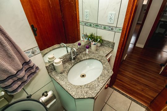 Banheiro  de apartamento à venda com 2 quartos, 130m² em Planalto, Belo Horizonte